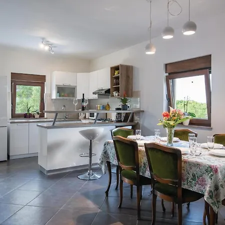 3 Bedroom Awesome In *