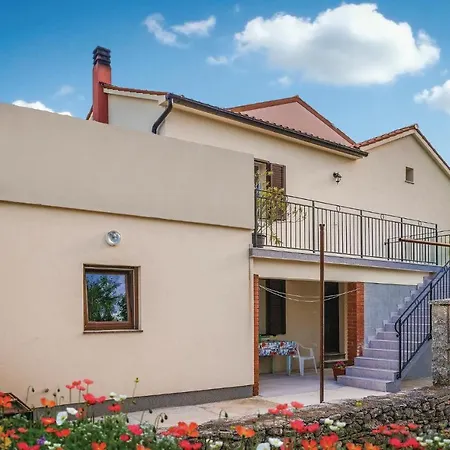 3 Bedroom Awesome In Medulin