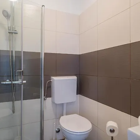 3 Bedroom Awesome In *