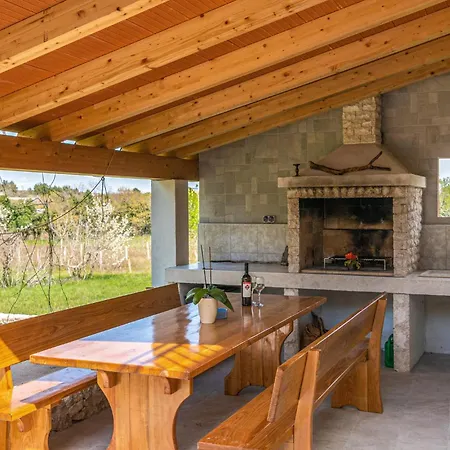 3 Bedroom Awesome In * Medulin